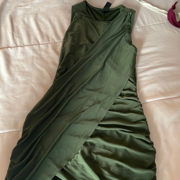 XXS | poison ivy green bandage dress - Picture 3 of 4